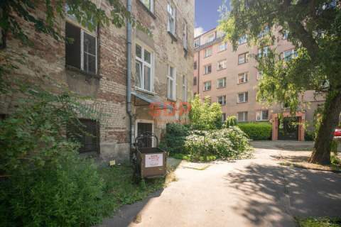 4-pokojowe mieszkanie z 2 balkonami w centrum miasta 2 piwnice