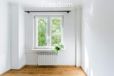 Kawalerka 23,80 m2 z oddzielną kuchnią.