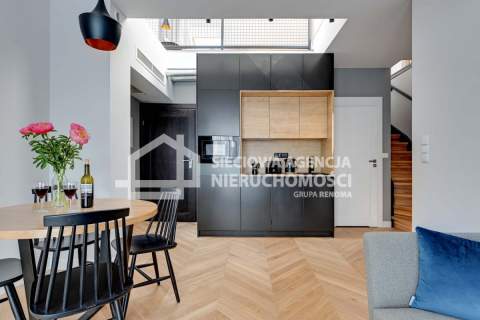 Dwupoziomowy 4-pokojowy apartament w Sopocie