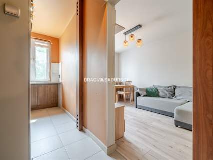 Kawalerka z balkonem 28,8 m os. Złotego Wieku