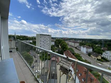 3 pokoje, balkon z widokiem na zieleń i miasto