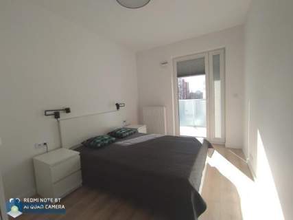 3 pokoje w apartamentowcu z garażem, przy metrze