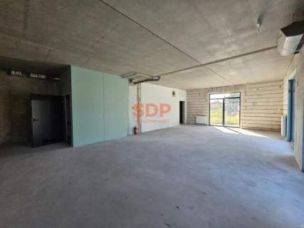 Lokal usługowy o powierzchni ponad 100 m2 Tarnogaj stan deweloperski