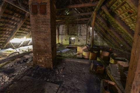 Bronowice. Stary dom wolnostojący o pow. 240 m2