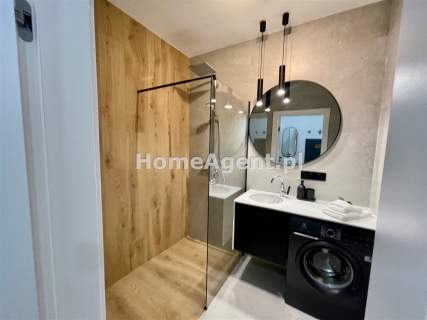 NOWY PIĘKNIE URZĄDZONY APARTAMENT Z OGRÓDKIEM 