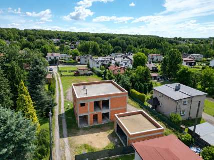 Pociąg do Katowic, blisko szkoła, las 