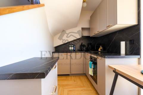 Dwupiętrowy apartament z ogródkiem i m.parkingowym
