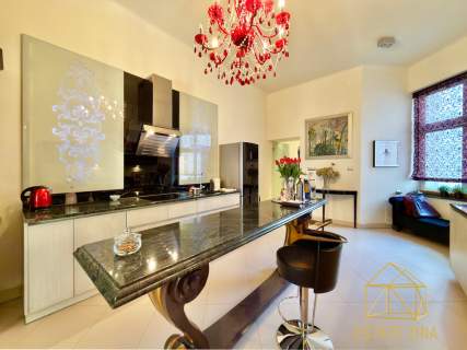 Przestronny apartament z balkonem w Kamienicy