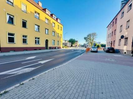 Lokal 60 m z witrynami blisko centrum Strzelina