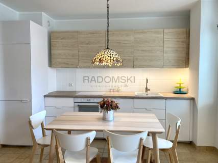 Trzypokojowe mieszkanie w Redłowie, Invest Komfort