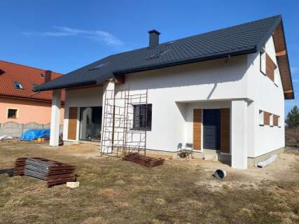 Wygodny i solidny z garażem w bryle gotowy