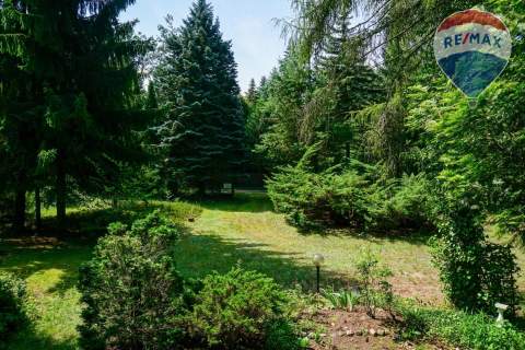 Dom na działce 1583m2, Adamów Parcel