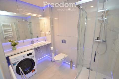 Nowy apartament z balkonem.