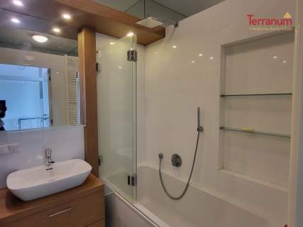 Apartament z miejscem postojowym - STAWKI 2A