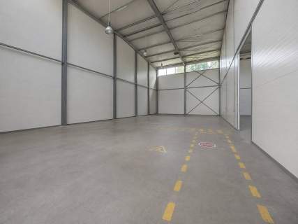 Magazyn 1200 m2 biuro 580 m2 3 bramy Puławska Warszawa