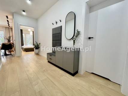 NOWY PIĘKNIE URZĄDZONY APARTAMENT Z OGRÓDKIEM 