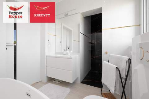 Nowoczesny dom z basenem i spa