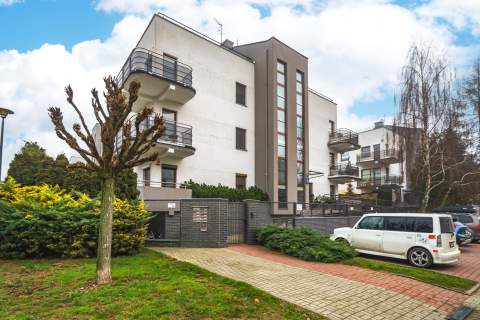 Świetny rozkład i balkon, dużo zieleni i spokój