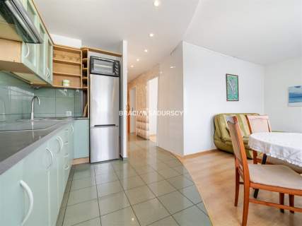 M 50M2 / 3 POKOJE / BALKON / GARAŻ / ZIELONO