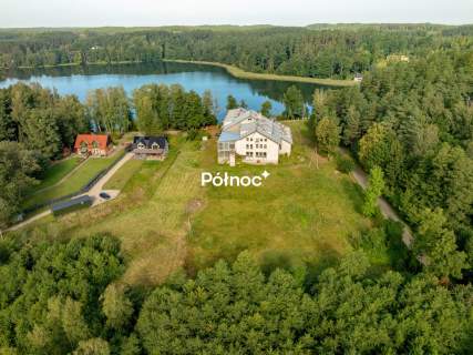 Obiekt hotelowy nad jeziorem Kalwa