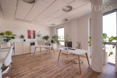 Biuro 64 mkw. open space, miejsce parking.