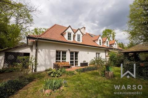 Idealny dla 2 rodzin. Blisko szkoła. Sauna. Ogród.