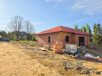 Pierwszy z czternastu nowych domów w Biskupicach