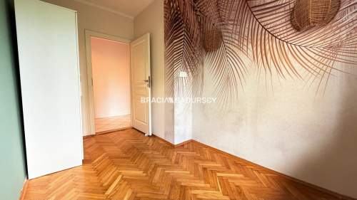 Trzypokojowe M z oddzielną kuchnią blisko centrum
