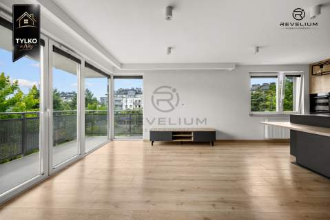 Duży balkon Przestrzeń Kom. lok. Msc. w hali