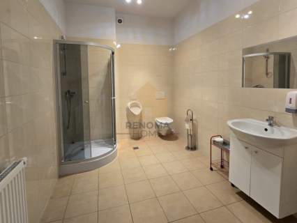 Nowoczesny magazyn 380 m z biurem 90 m2 przy A4