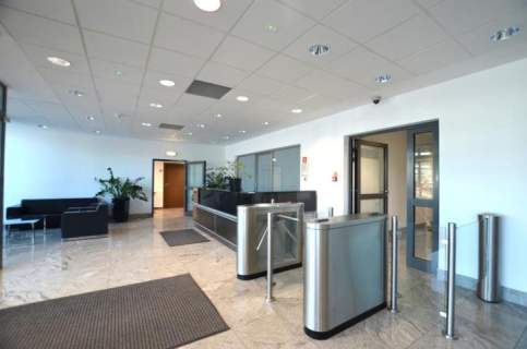 Włochy lokal biurowy 552m2 do wynajęcia