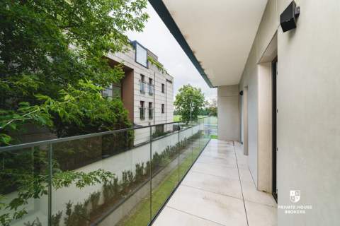 Apartament z balkonem w sąsiedztwie Błoń