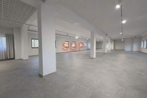 Nowoczesny lokal usługowo-handlowy 260 m2 winda parking