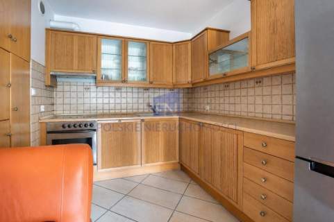 Krzyki 2 pokoje Balkon Miejsce postojowe.