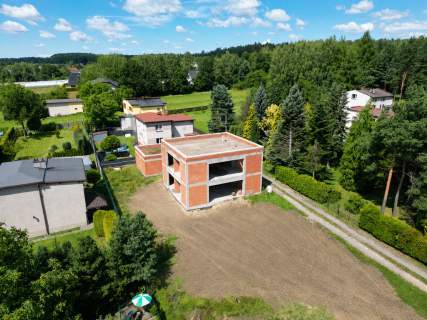 Pociąg do Katowic, blisko szkoła, las 