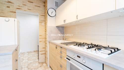ul.Powstańców 2 pokoje, osobna kuchnia, balkon