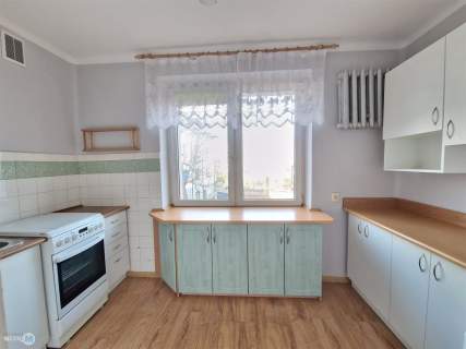 2 pokoje z balkonem na 1 piętrze piwnica,strych