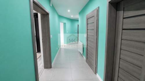 Mieszkanie 98,5 m2 3/4 pokoje Balkon 2 piwnice 