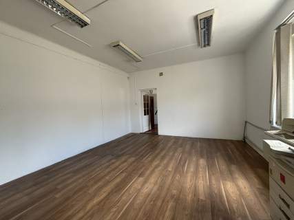 Warsztat samochodowy, parking, łazienka, magazyn