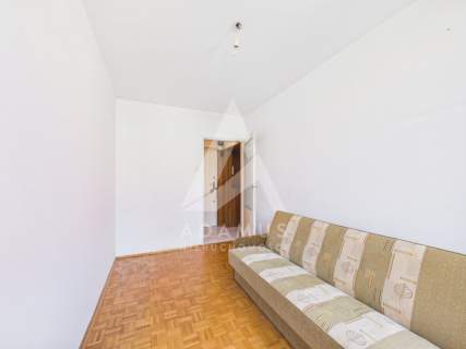 Komandorska/38,5 m /2 pokoje naprzeciw UE.