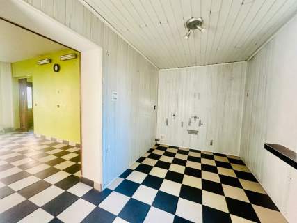 Lokal 60 m z witrynami blisko centrum Strzelina
