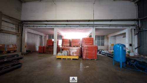 Magazyn, rampa - 2 bramy, poziom zero - 3 bramy