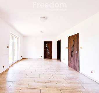 Nowy, parterowy dom poddasze-na działce 1000 m2