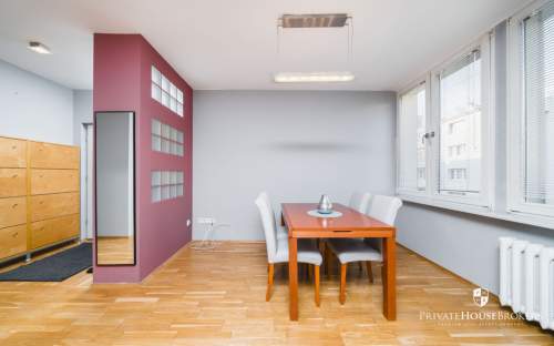 Przestronne mieszkanie w ścisłym centrum.