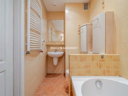 M 50M2 / 3 POKOJE / BALKON / GARAŻ / ZIELONO