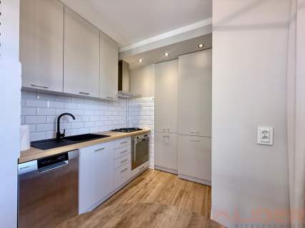 Dwupoziomowe, wyremontowane 53 m 2 balkony