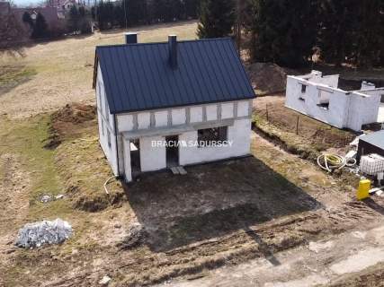 Dom w spokojnej okolicy Jeziora Dobczyckiego.