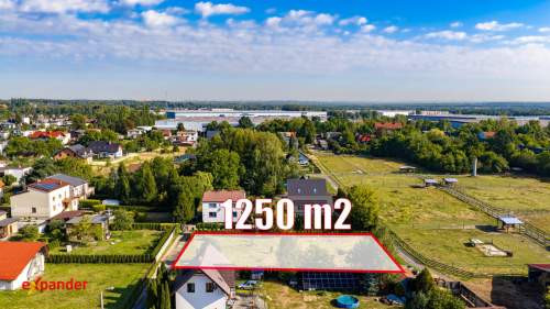z wszystkimi mediami, obok nowych domów, 5 min- wjazd na Autostradę...