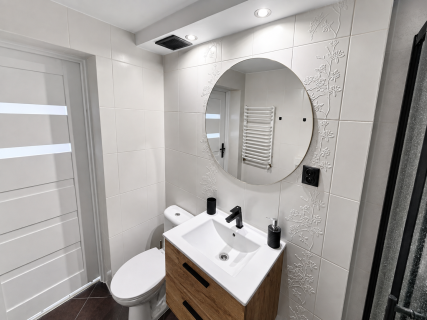 2 duże pokoje duży balkon winda gotowe do zamieszkania