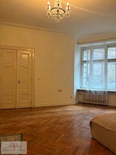 DUŻA KAWALERKA W CENTRUM - ŚRÓDMIEŚCIE